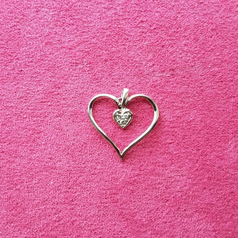 EUC ♥ White gold heart pendant